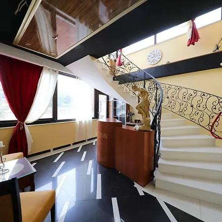 Antiqua 4*
